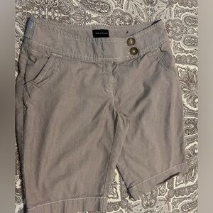 Limited Drew Fit Dress Shorts size 8.